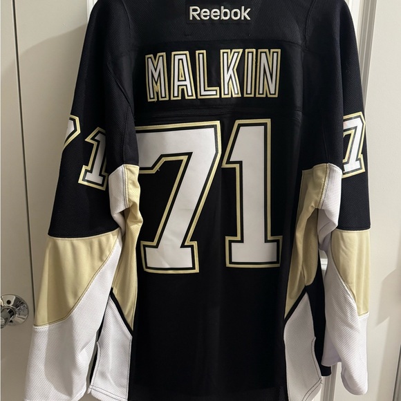 Like NEW, Official Penguin Malkin “71” Jersey size Men Medium - Picture 3 of 6